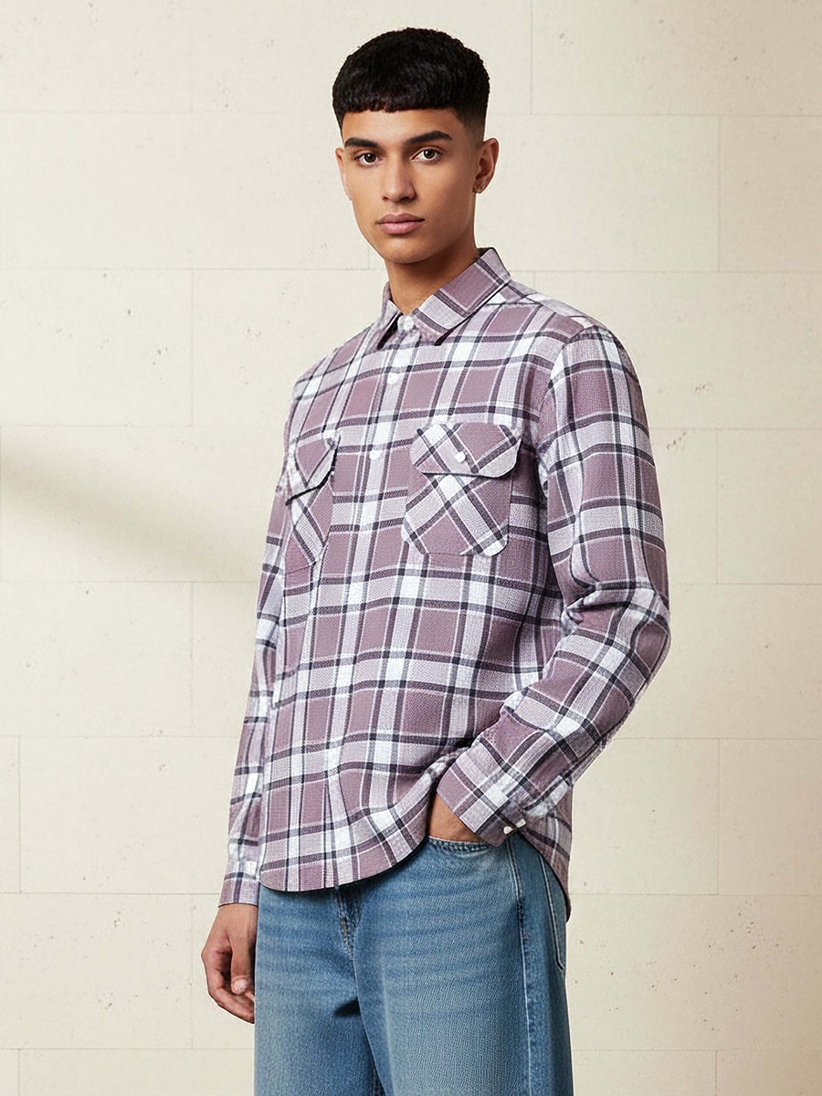 Men Regular Fit Collared Checked Long Sleeves Shirt