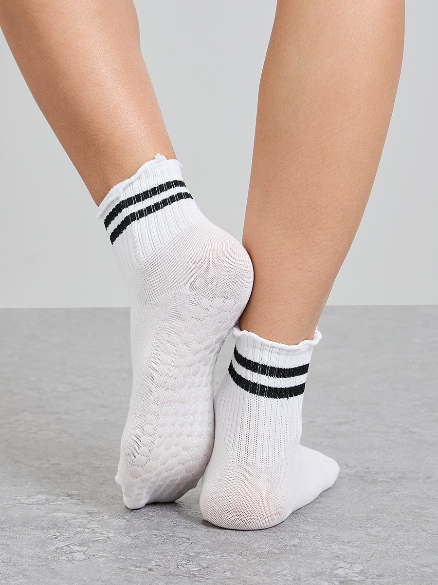 Dual Stripe Wavy Edge Silicon Pad Yoga Socks