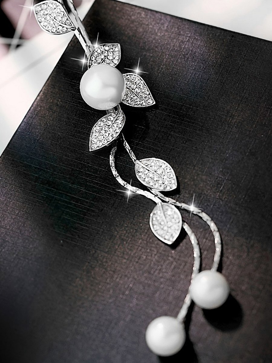 Embellished Leaf Shaped Pendant Long Necklace