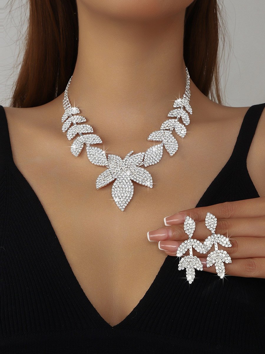 طقم من قطعتين عقد وأقراط مرصعة بحجر الراين