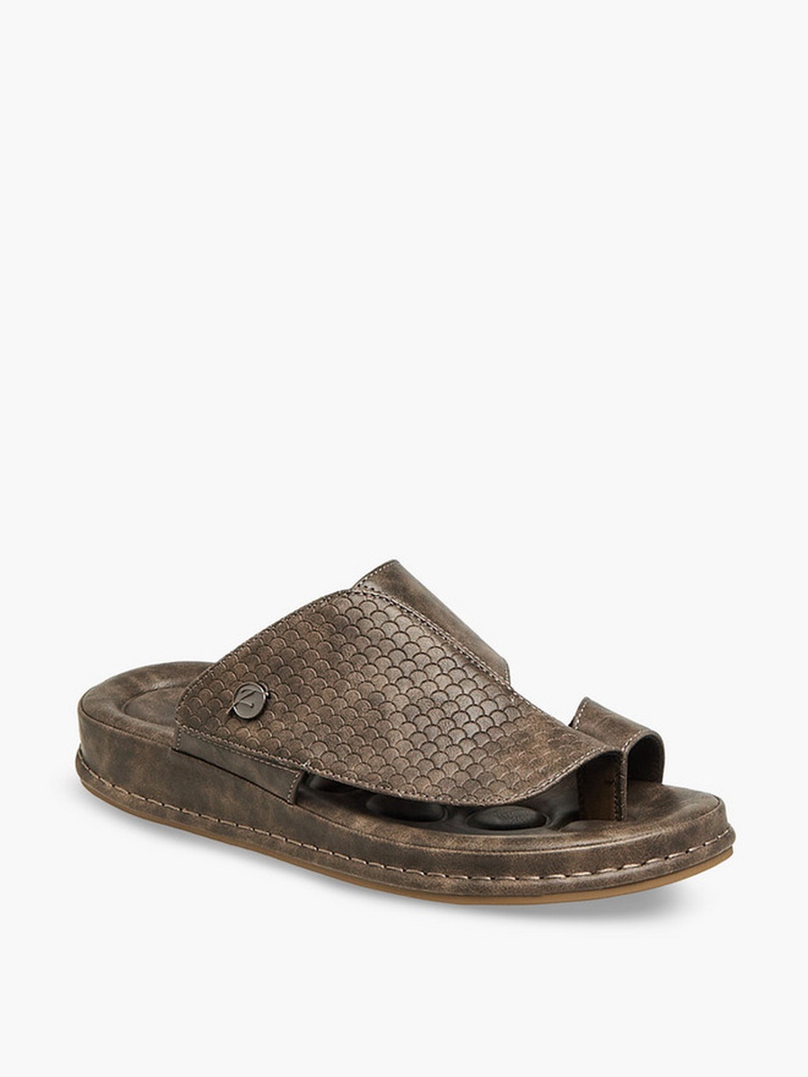 Men Textured Arabic Sandals 