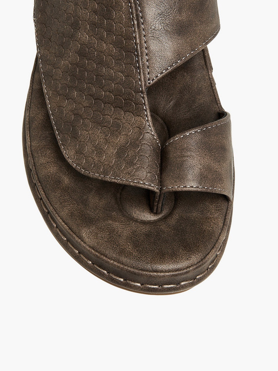 Men Textured Arabic Sandals 