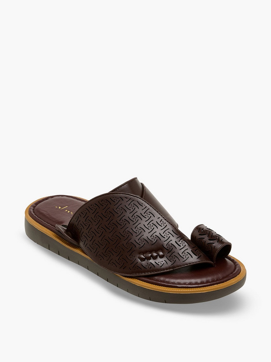 Men Textured Arabic Sandals 