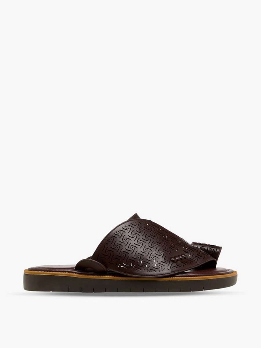 Men Textured Arabic Sandals 