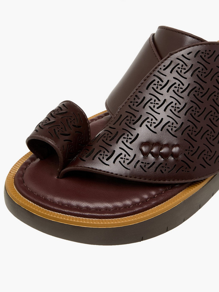 Men Textured Arabic Sandals 
