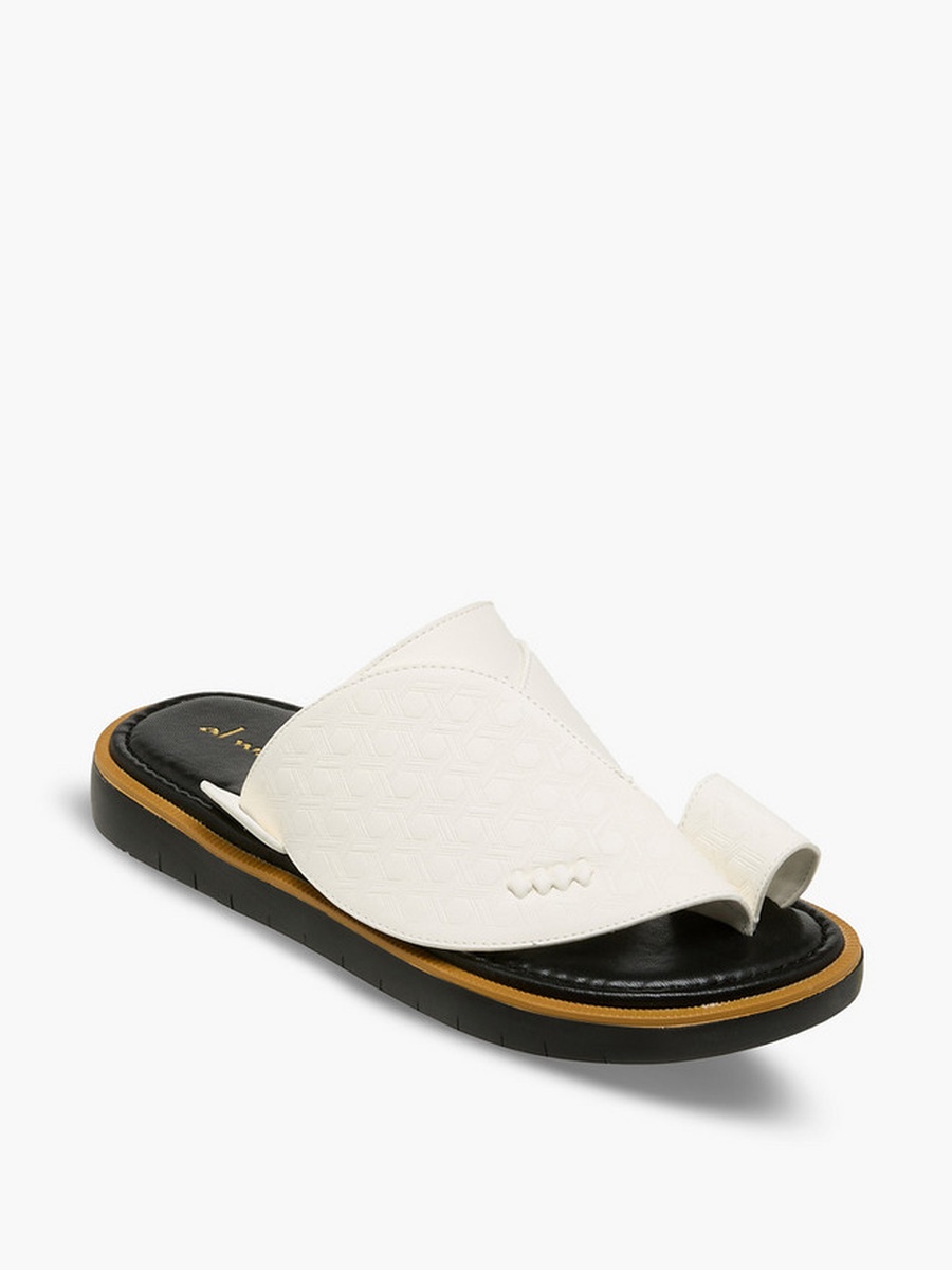 Men Textured Arabic Sandals 