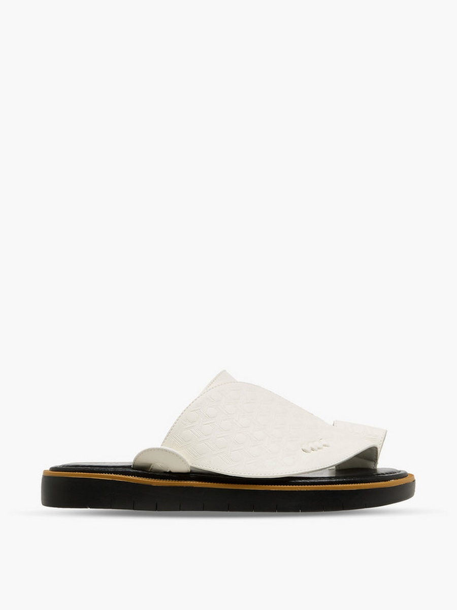 Men Textured Arabic Sandals 