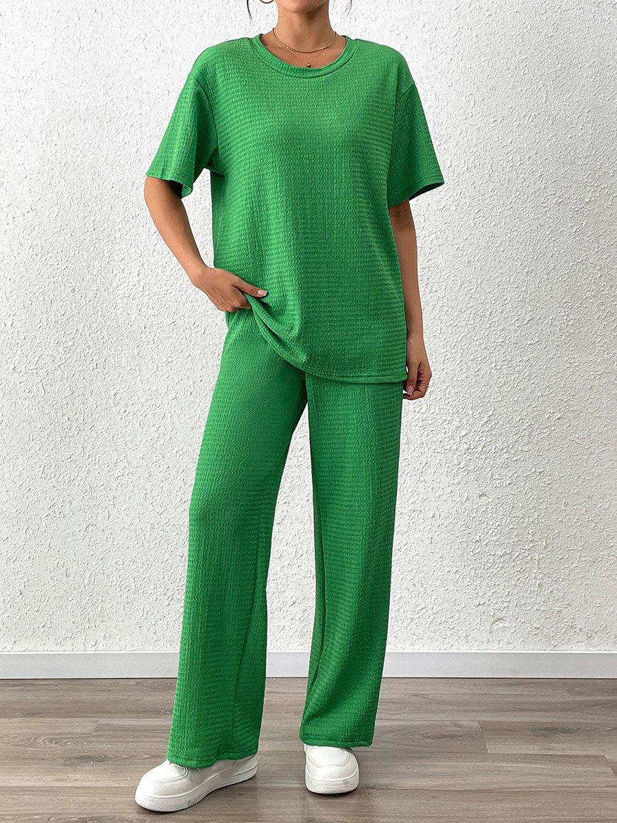 طقم منسق من بنطال وتيشيرت بتفاصيل بارزة الملمس