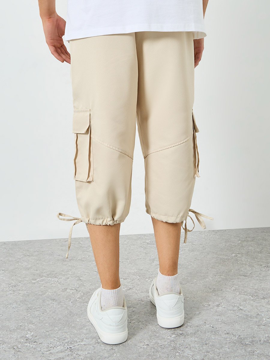 Men Beige Cargo Capri Pants with Drawstring