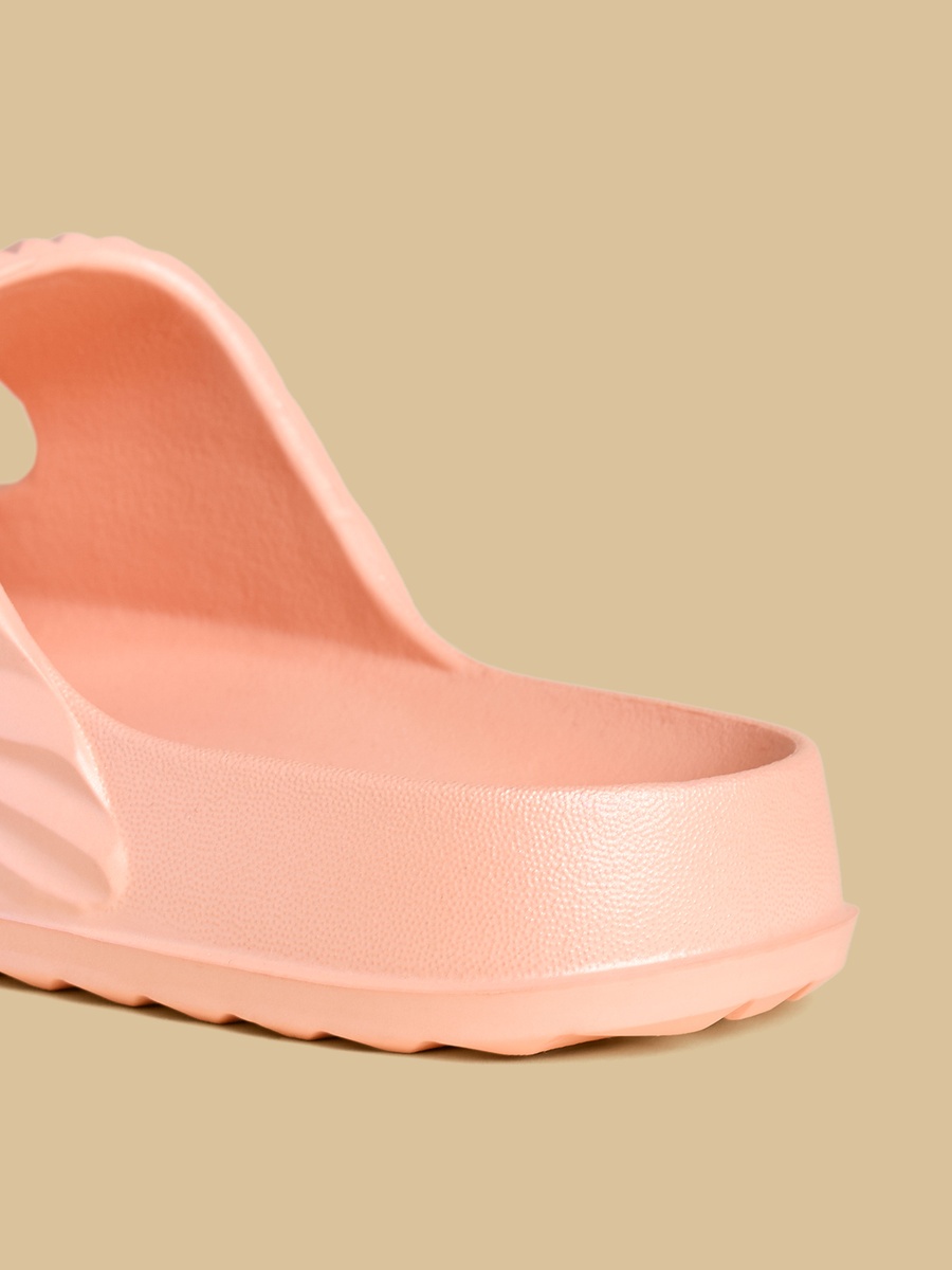 Textured Beach Slippers