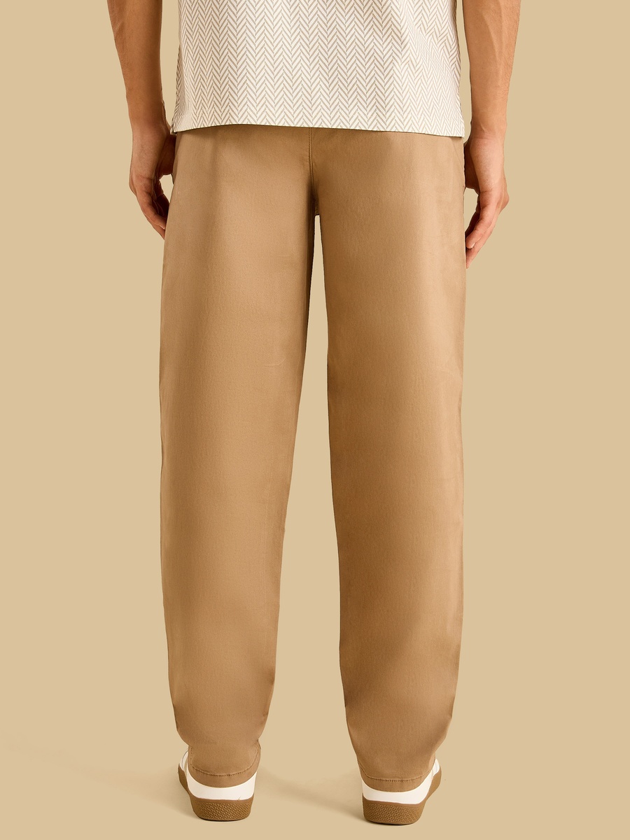 Relaxed Fit Pleated Chinos
