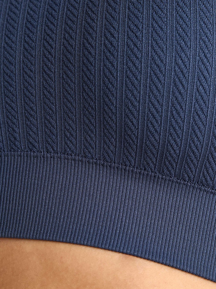 Textured Non-Wired Scoop Neck Crop Top