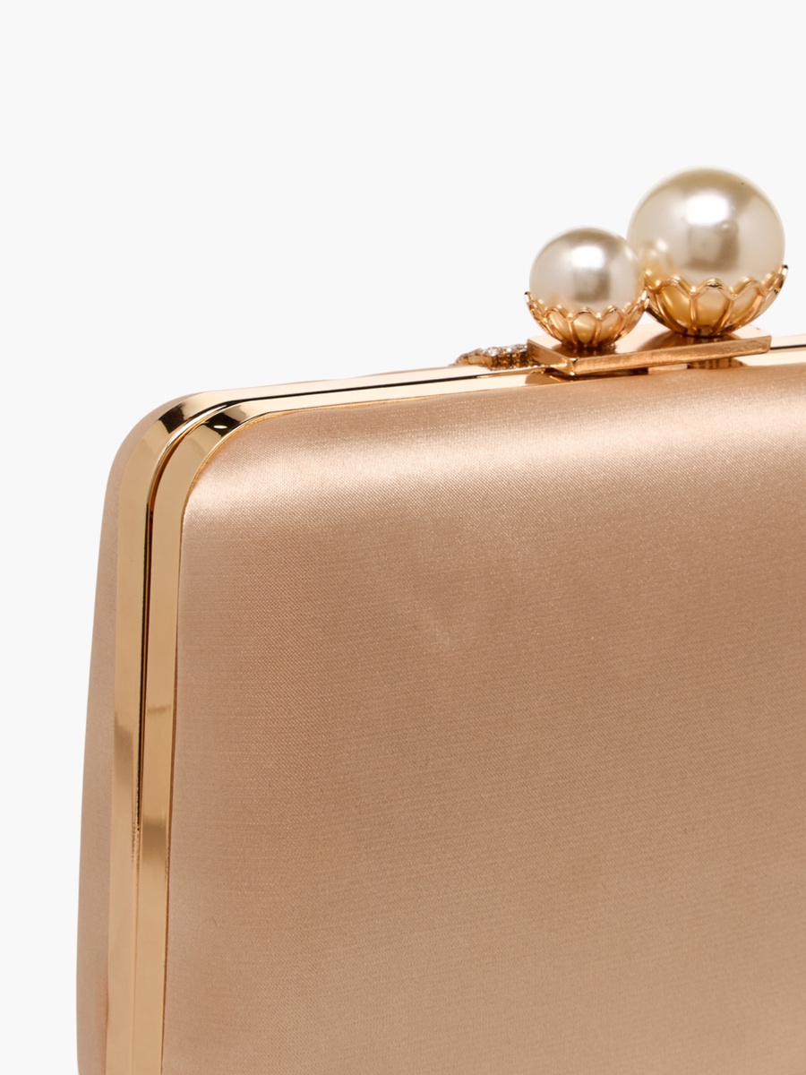 شنطة كلاتش مزينة بقفل لؤلؤي يان