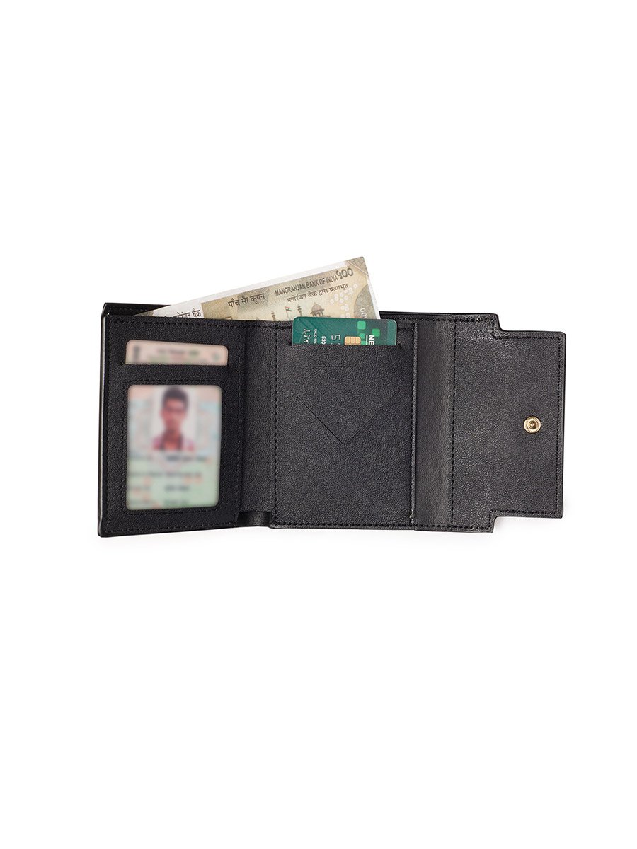 Off White Textured Detail Bi-Fold Wallet