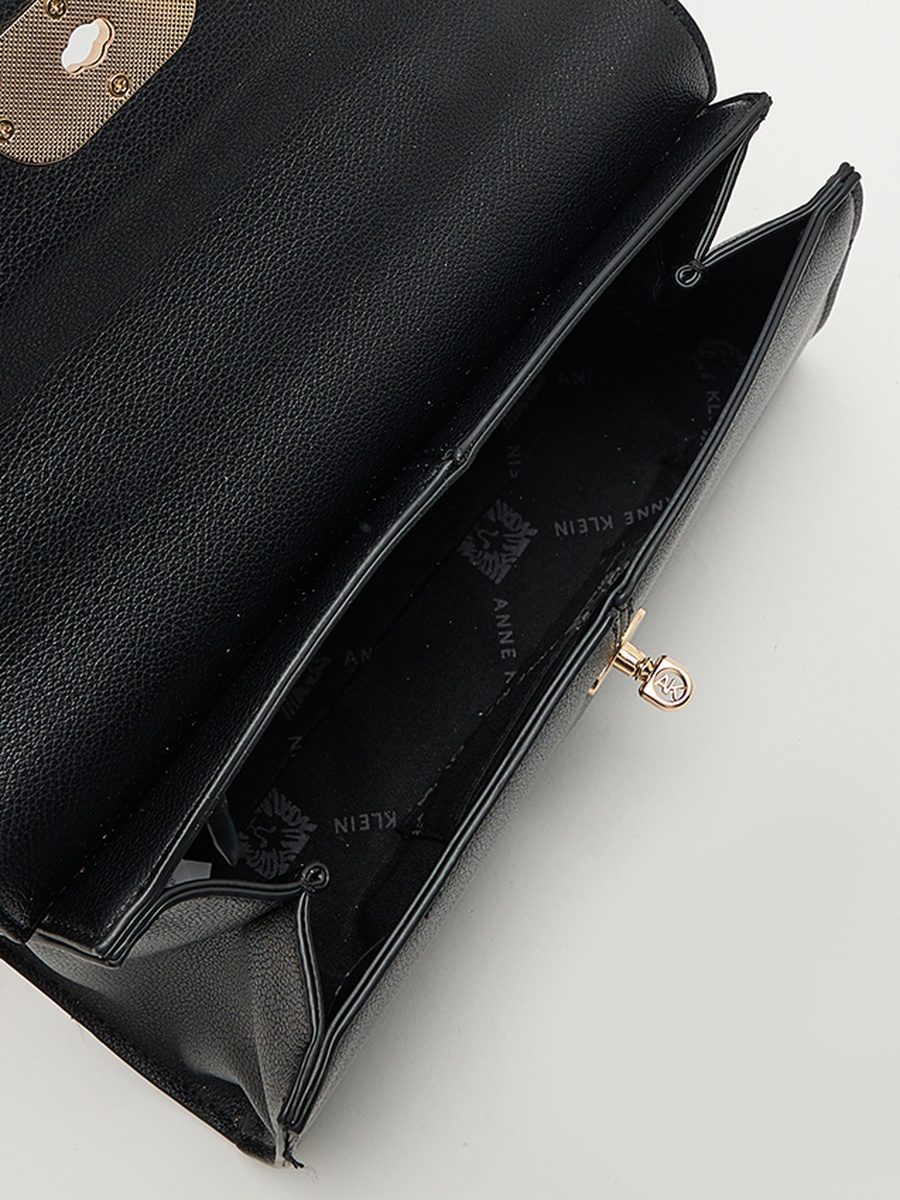 Twist Lock Top Handle Bag