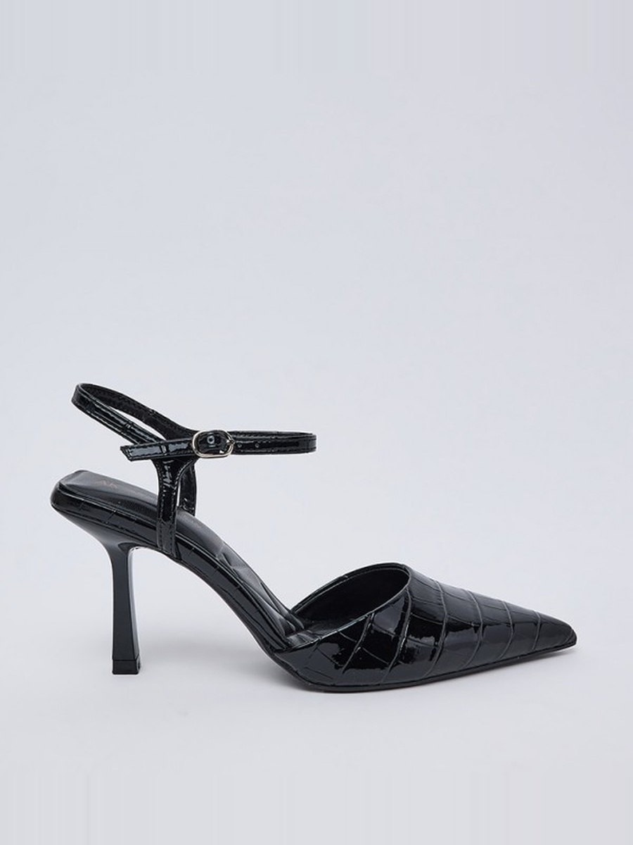 Ibaraa Crocs Textured Ankle Strap Pumps