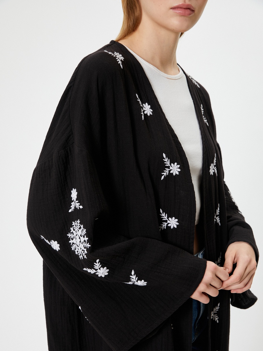 Embroidered Oversized Kimono 