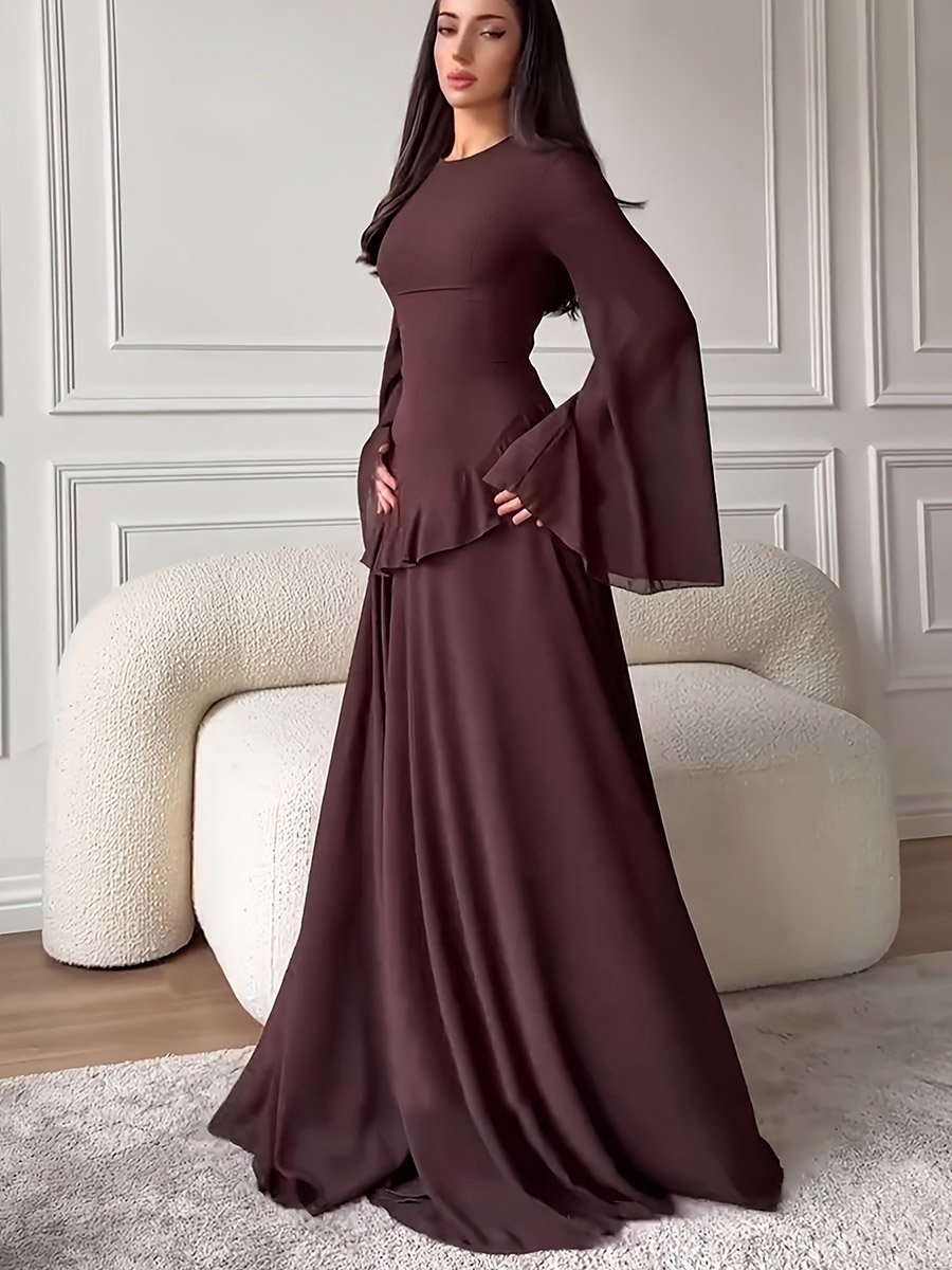 فستان طويل بحافة واسعة سادة ومكشكش