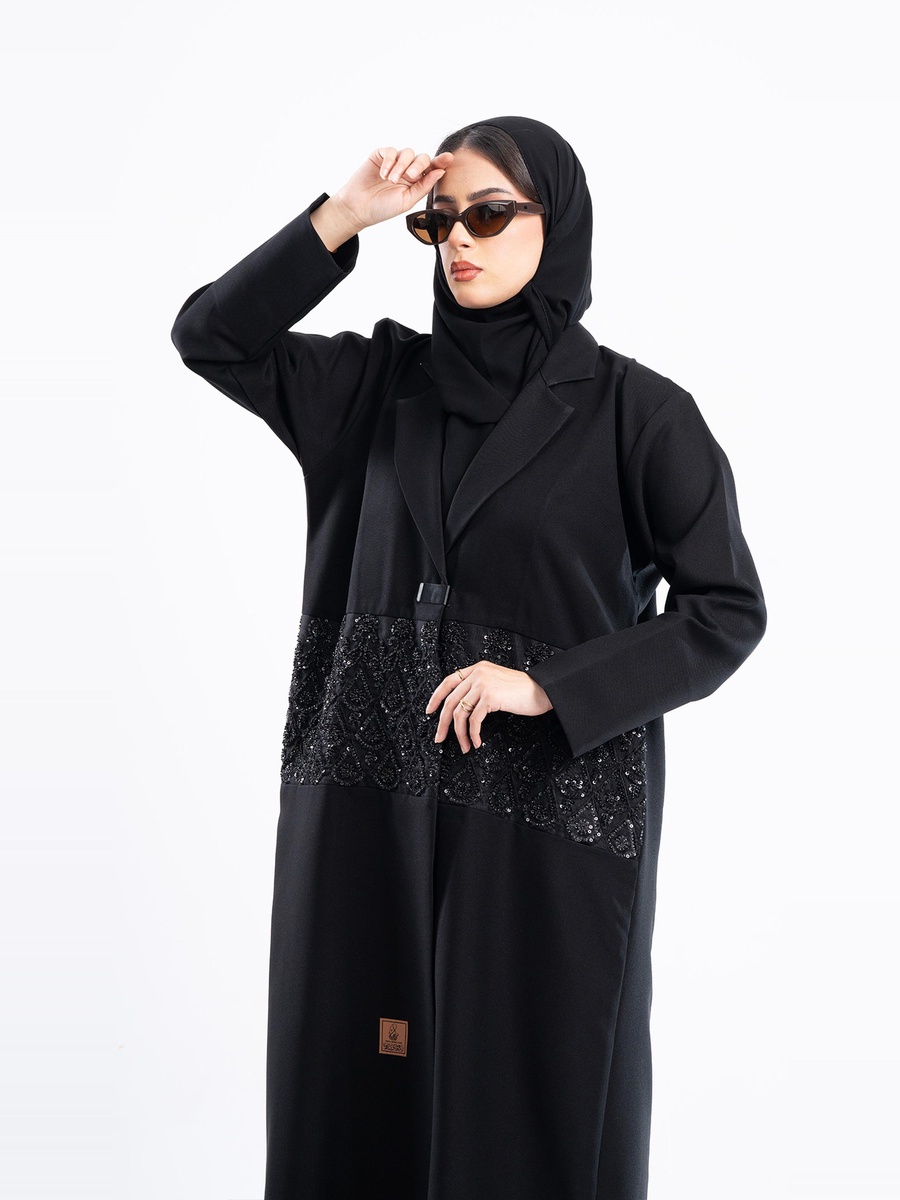 عباية مزخرفة بزهور مع أكمام طويلة