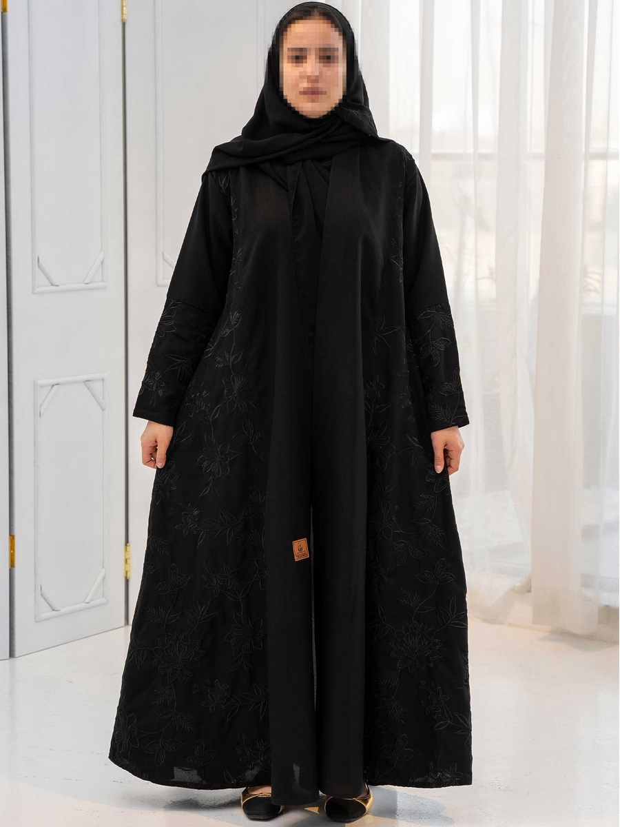 عباية كلوش مطرزة مع حجاب