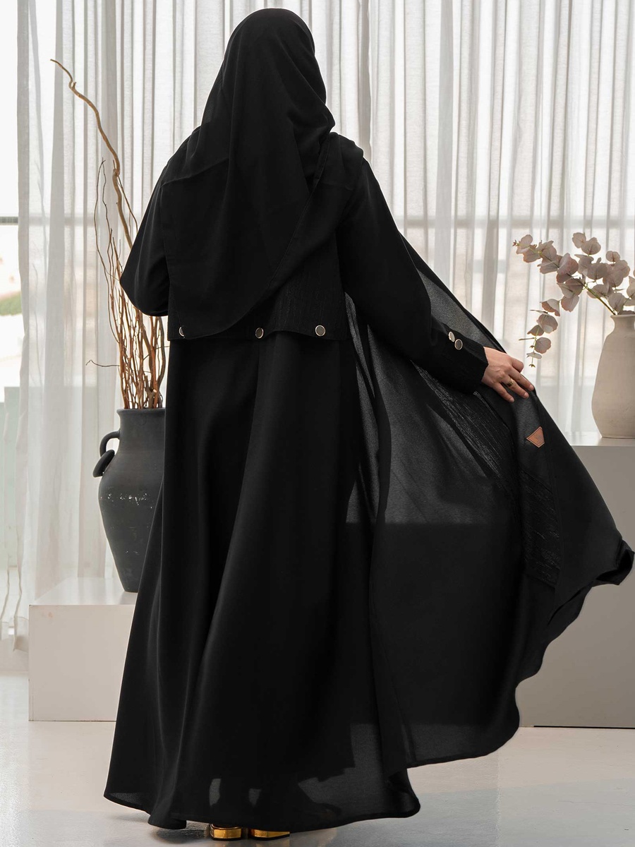 عباية بياقة مع حجاب