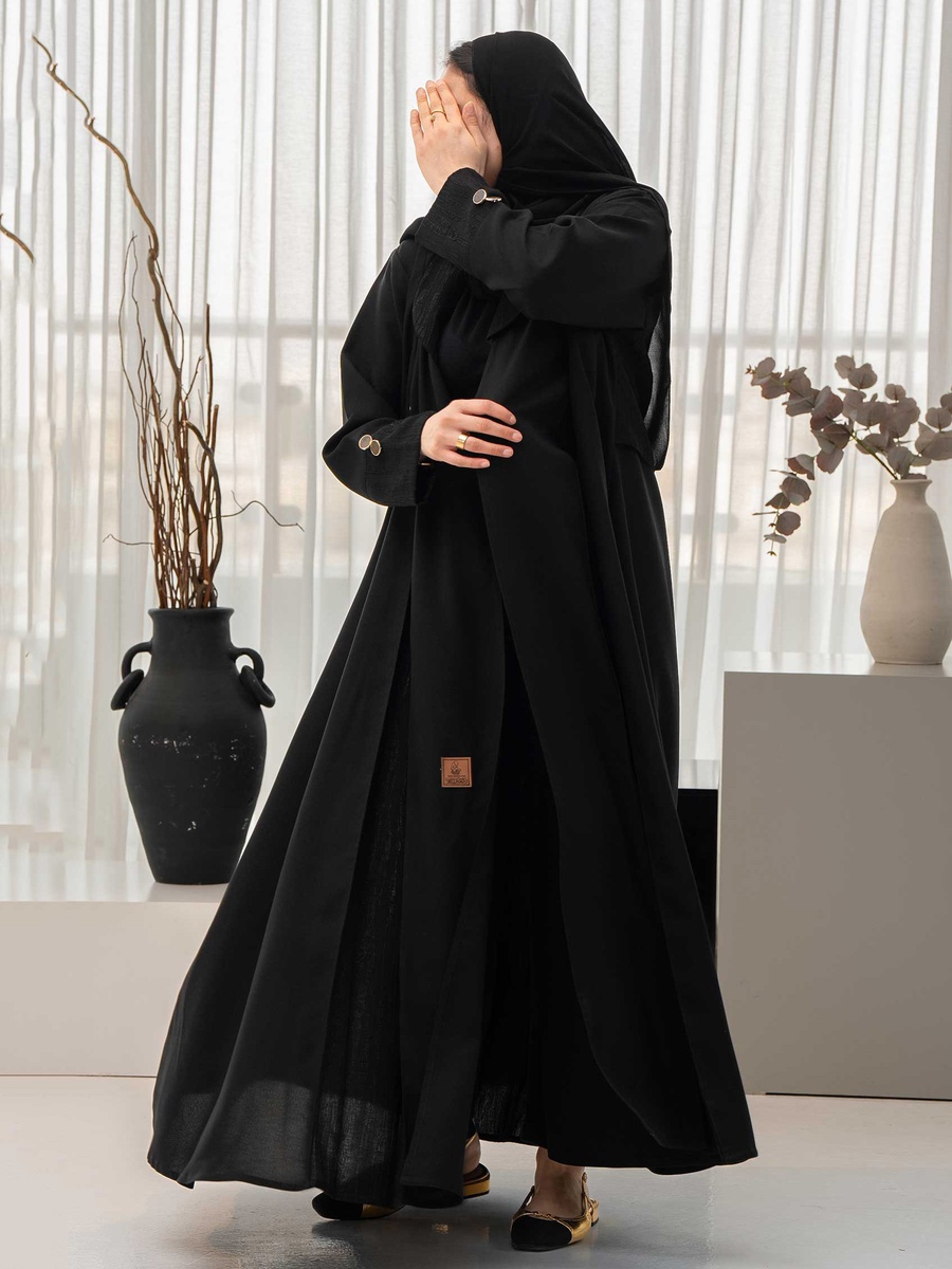 عباية بياقة مع حجاب