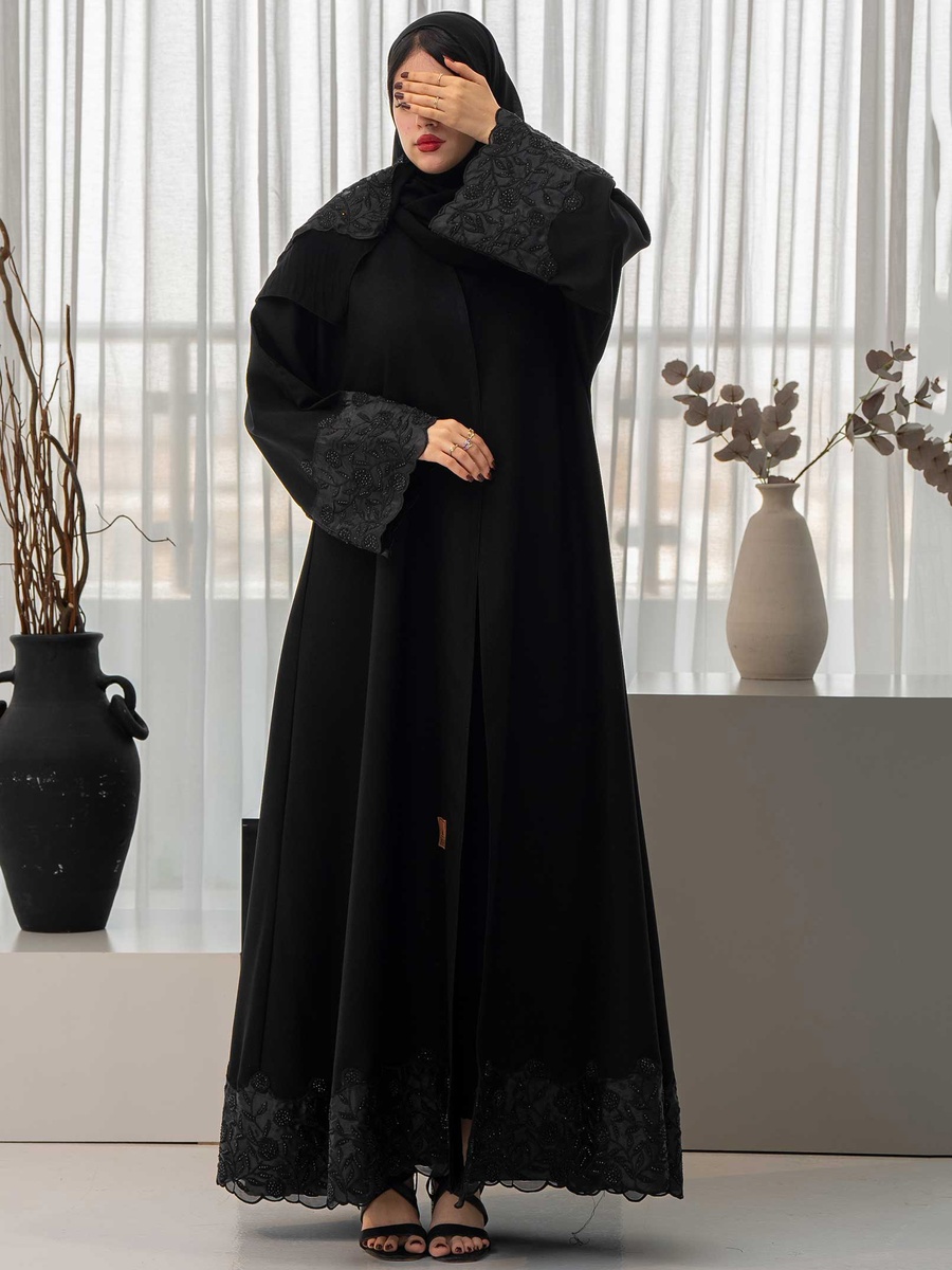 عباية كلوش بخرز وأزهار مع حجاب
