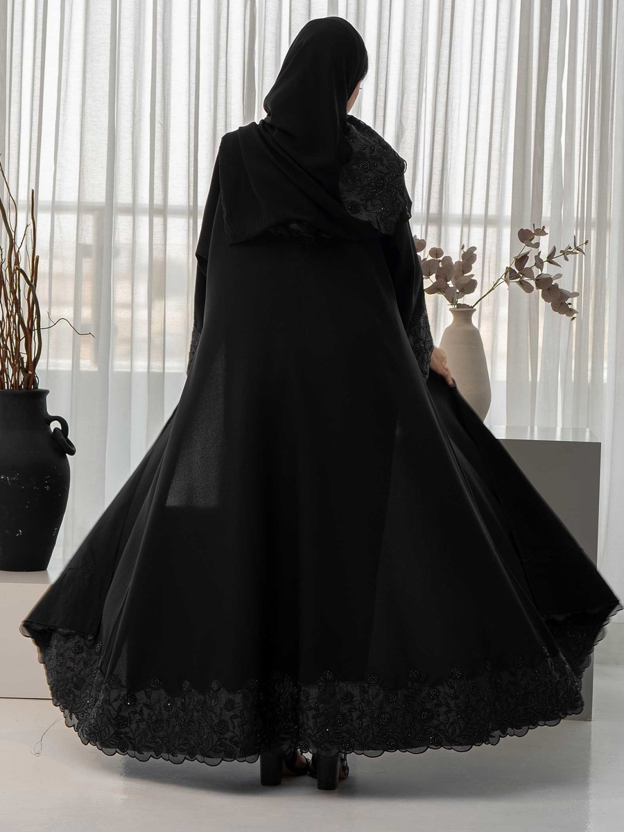 عباية كلوش بخرز وأزهار مع حجاب