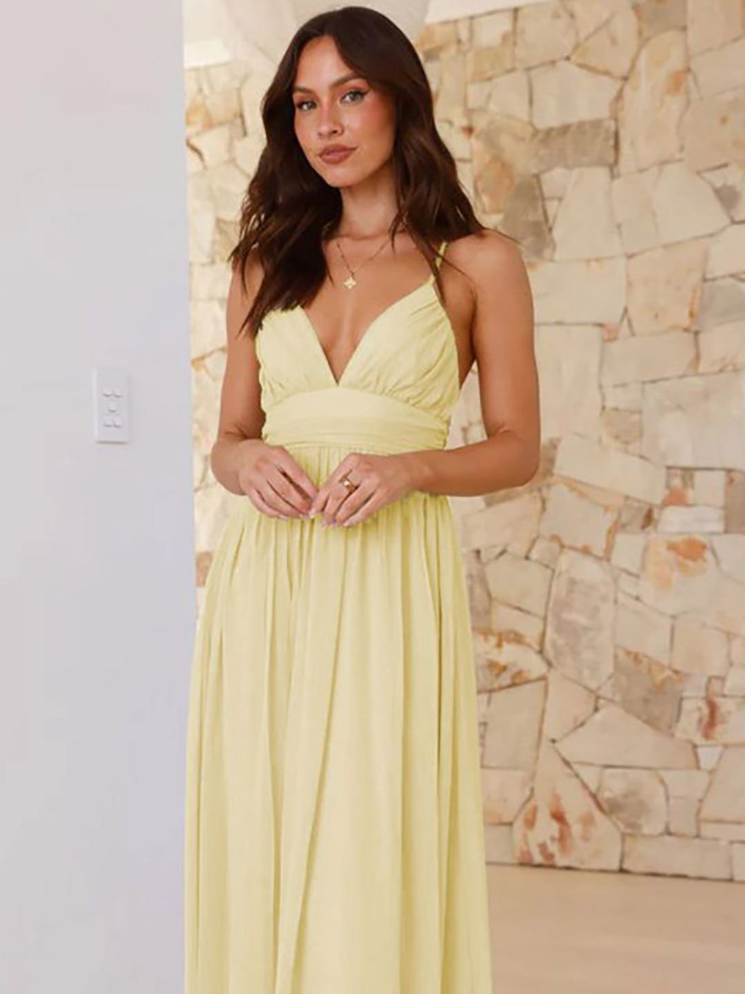 فستان طويل بكسرات وحمالات
