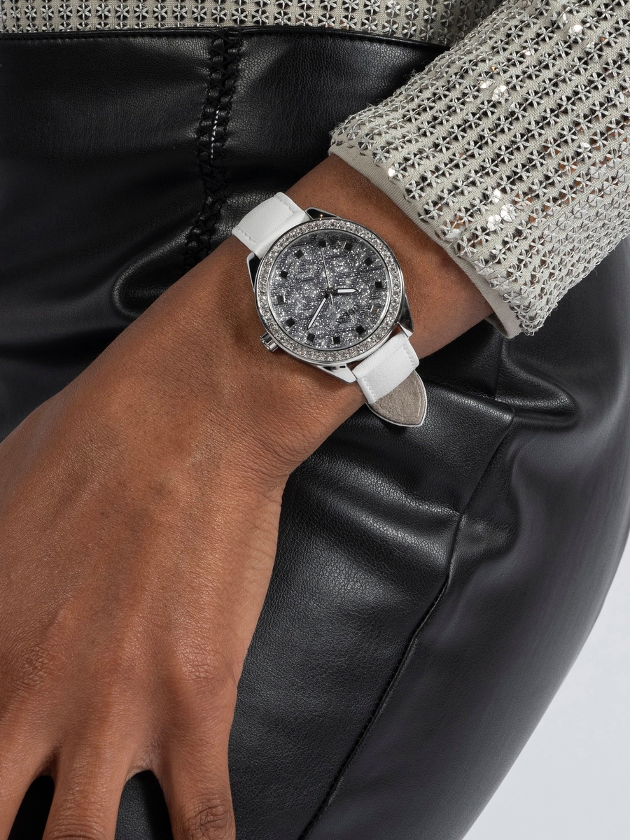 Women Silver Analog Leather Strap Watch GW0608L1 37 MM