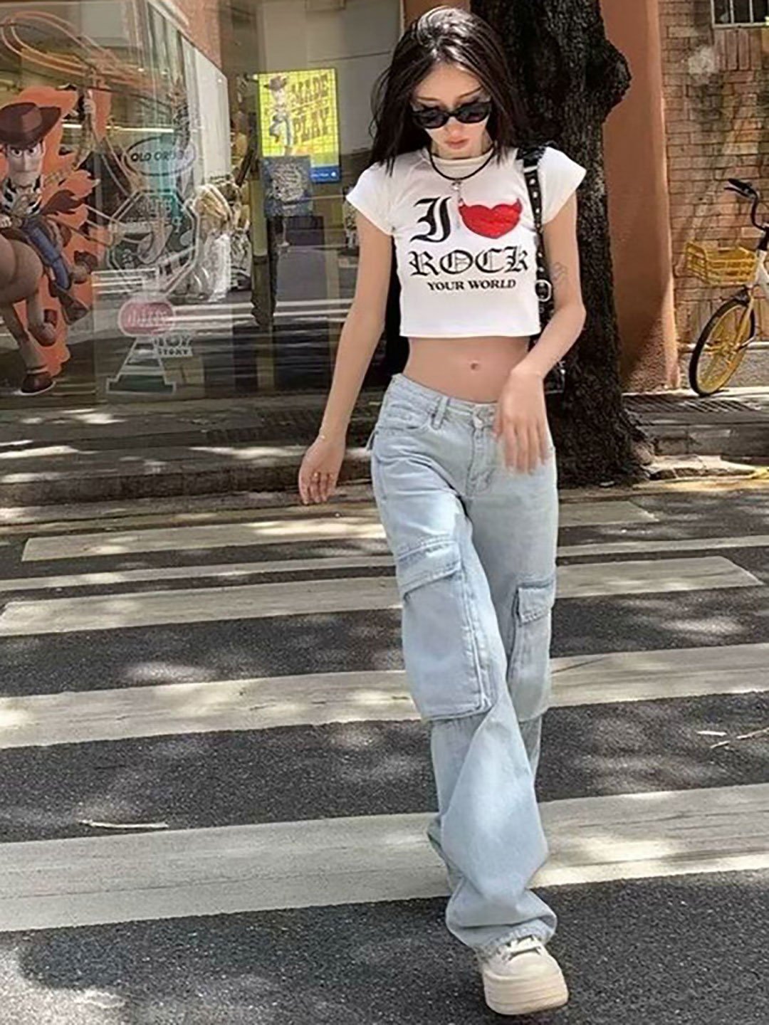 جينز كارجو بخصر عال وأرجل مستقيمة