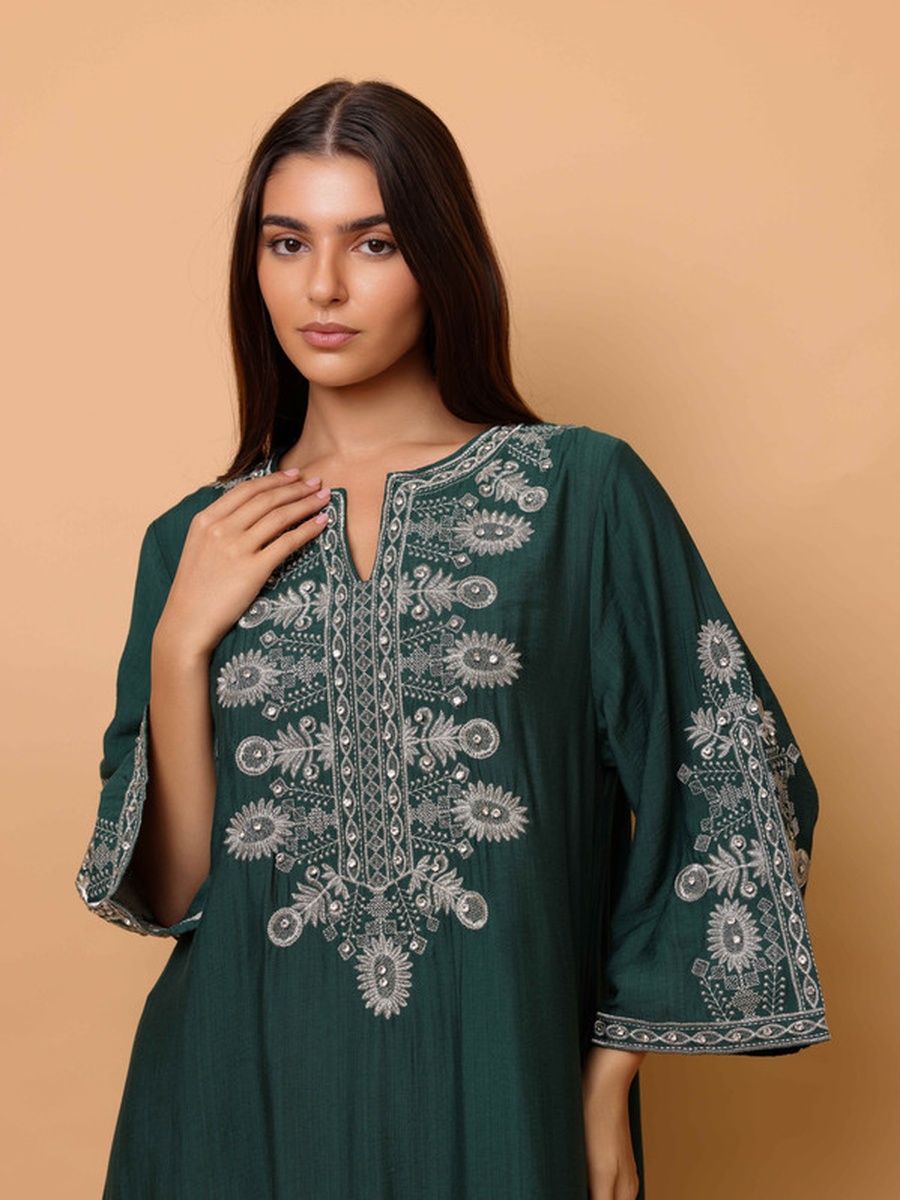 Notch Neck Embroidered Jalabiya