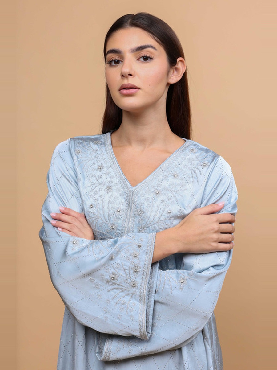 جلابية طويلة مطرزة