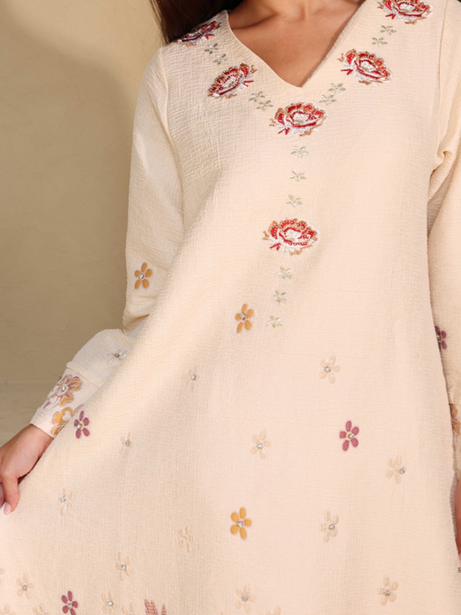 جلابية كلاسيكية بارزة الملمس بنقشة زهور