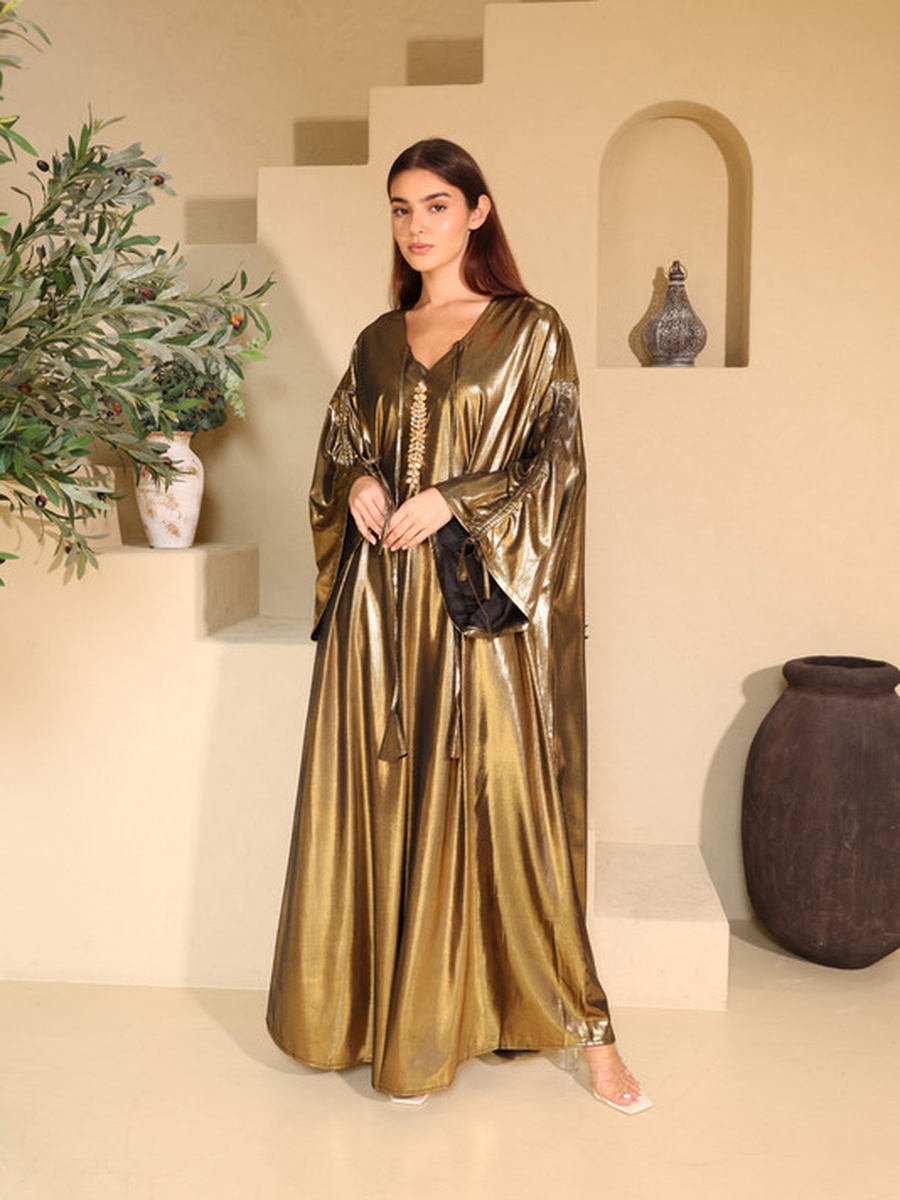 جلابية فاخرة بلمسة ميتاليك