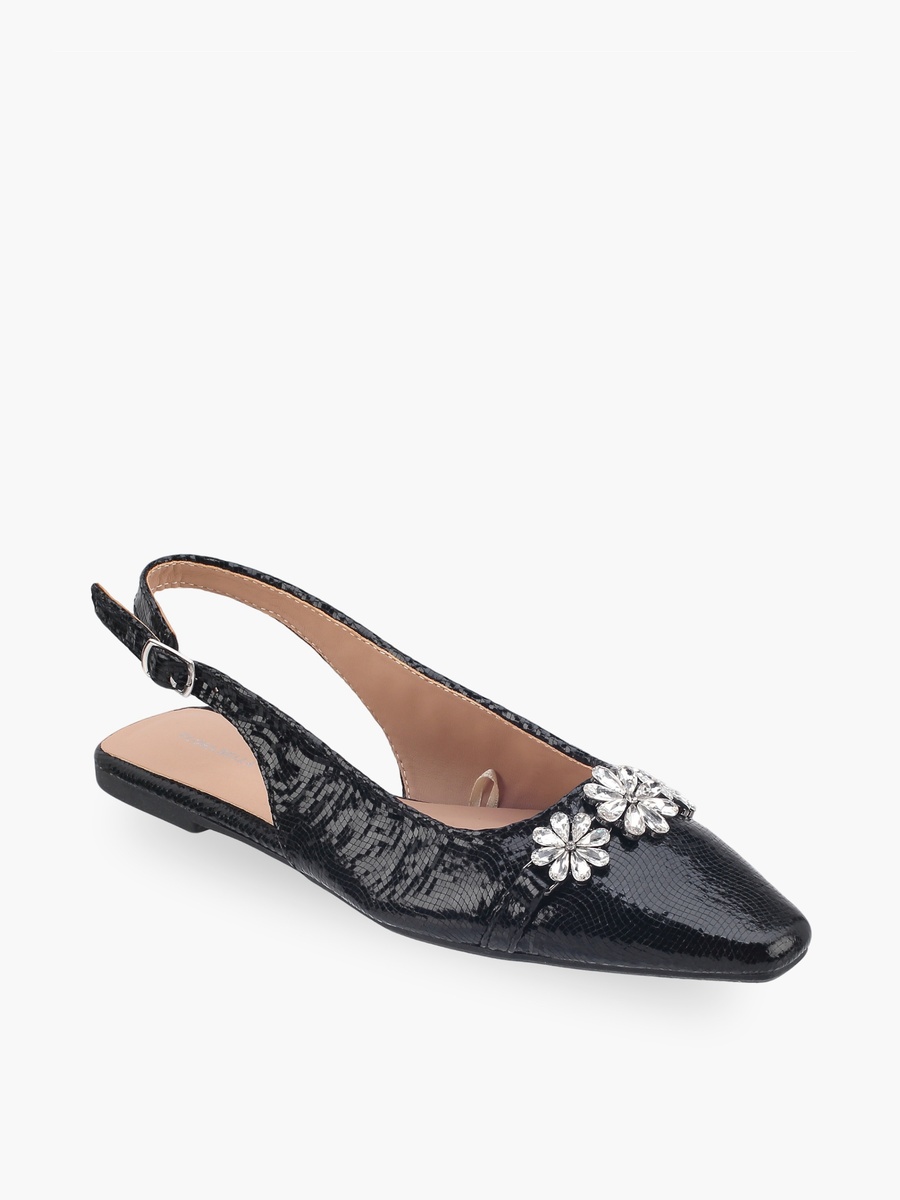 Women Embellished Pointed Toe Shoes