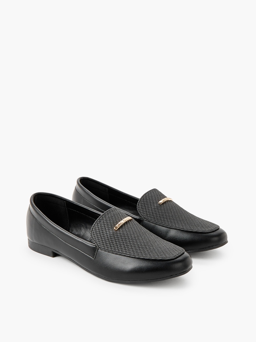 Women Textured Loafers