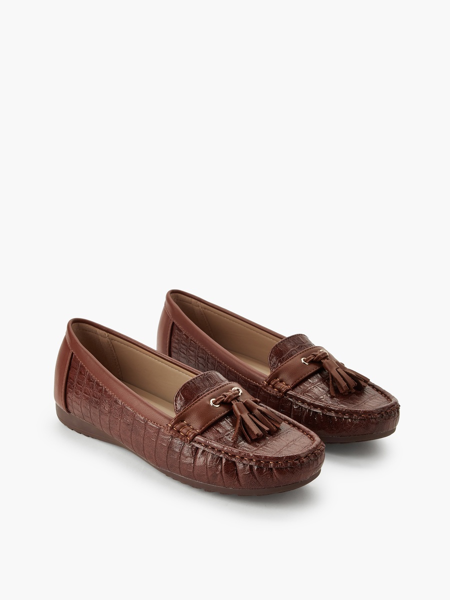 Women Tassel Accent Moccasins