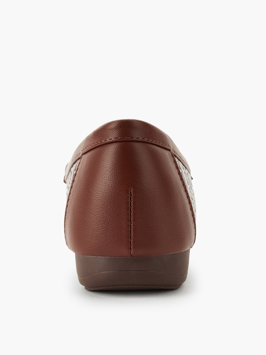 Women Tassel Accent Moccasins