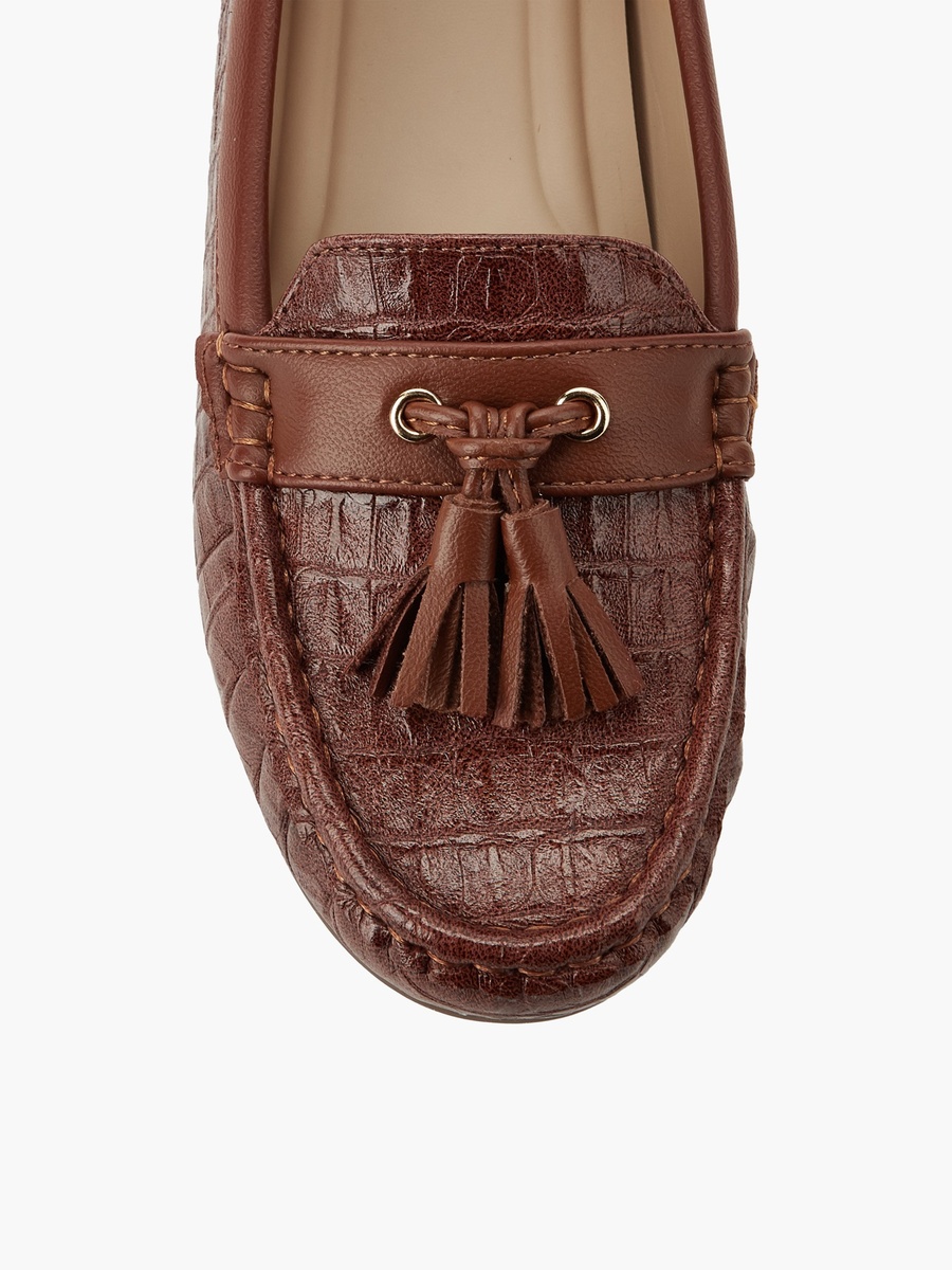 Women Tassel Accent Moccasins