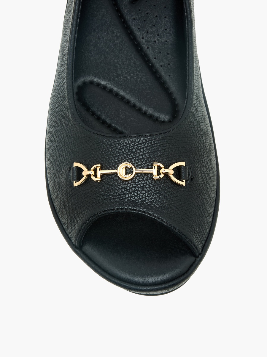Women Hook and Loop Sandals