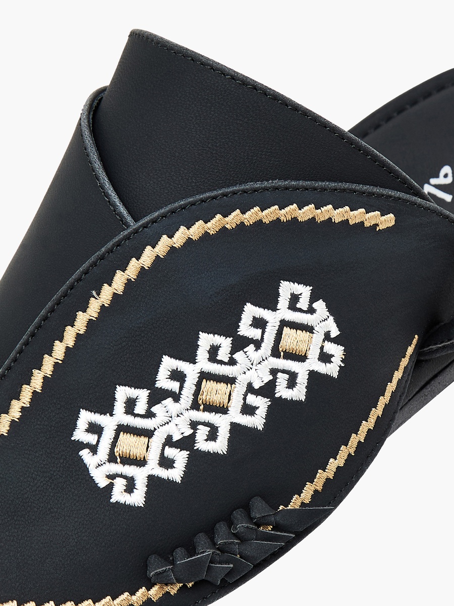 Men Embroidered Arabic Sandals