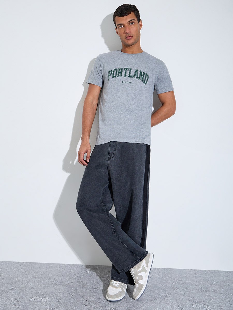 تيشيرت جيرسي بقصة عادية وطبعة كتابة للرجال باللون الرمادي