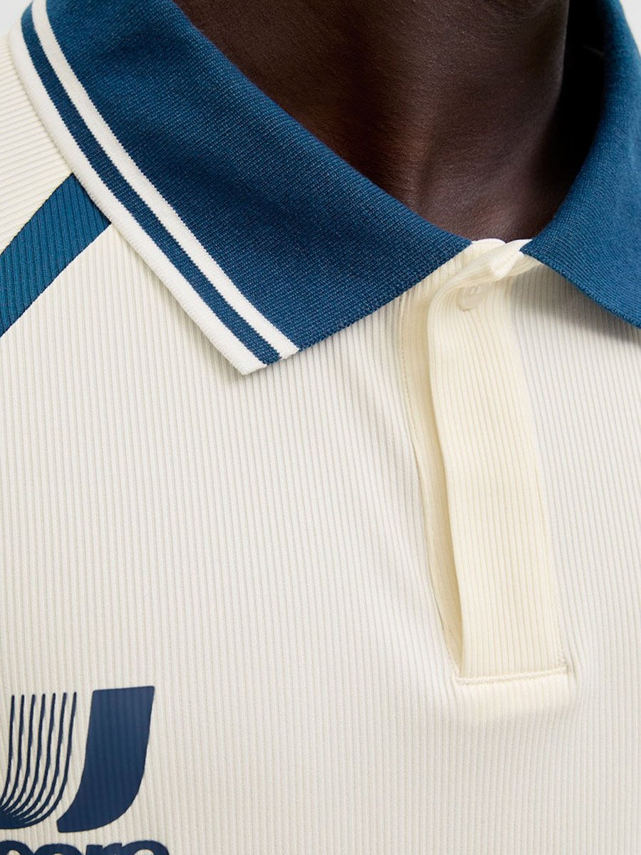 تيشيرت بولو مضلع بطبعة جرافيك