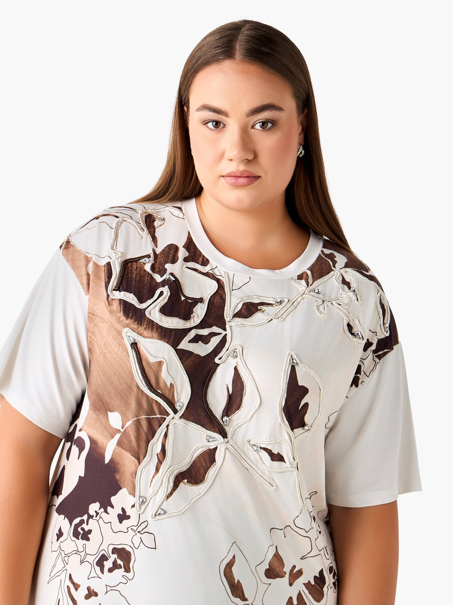 Relaxed Fit T-Shirt with Applique Accent