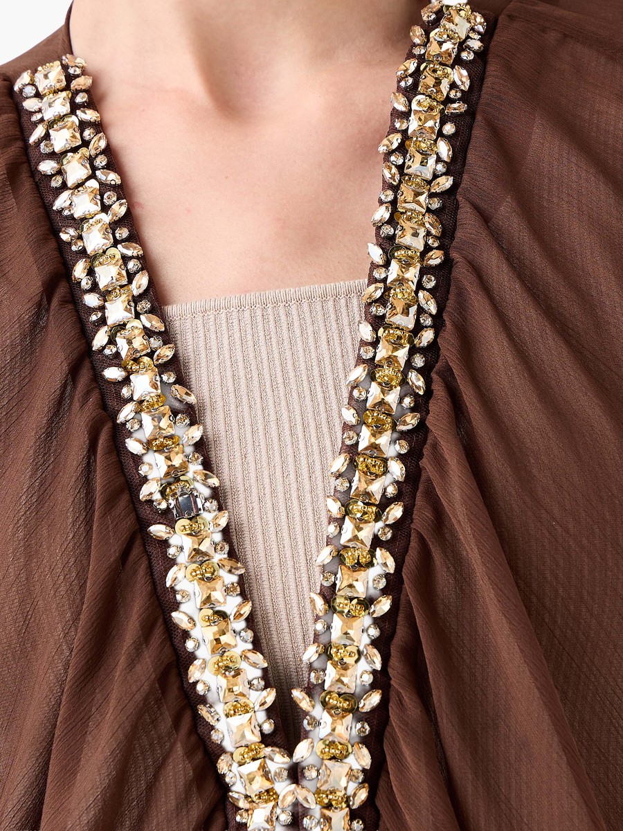 بلوزة شفافة مزيّنة