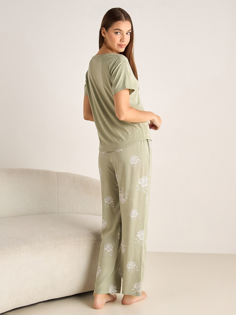 Pyjama Set with T-Shirt and Pants