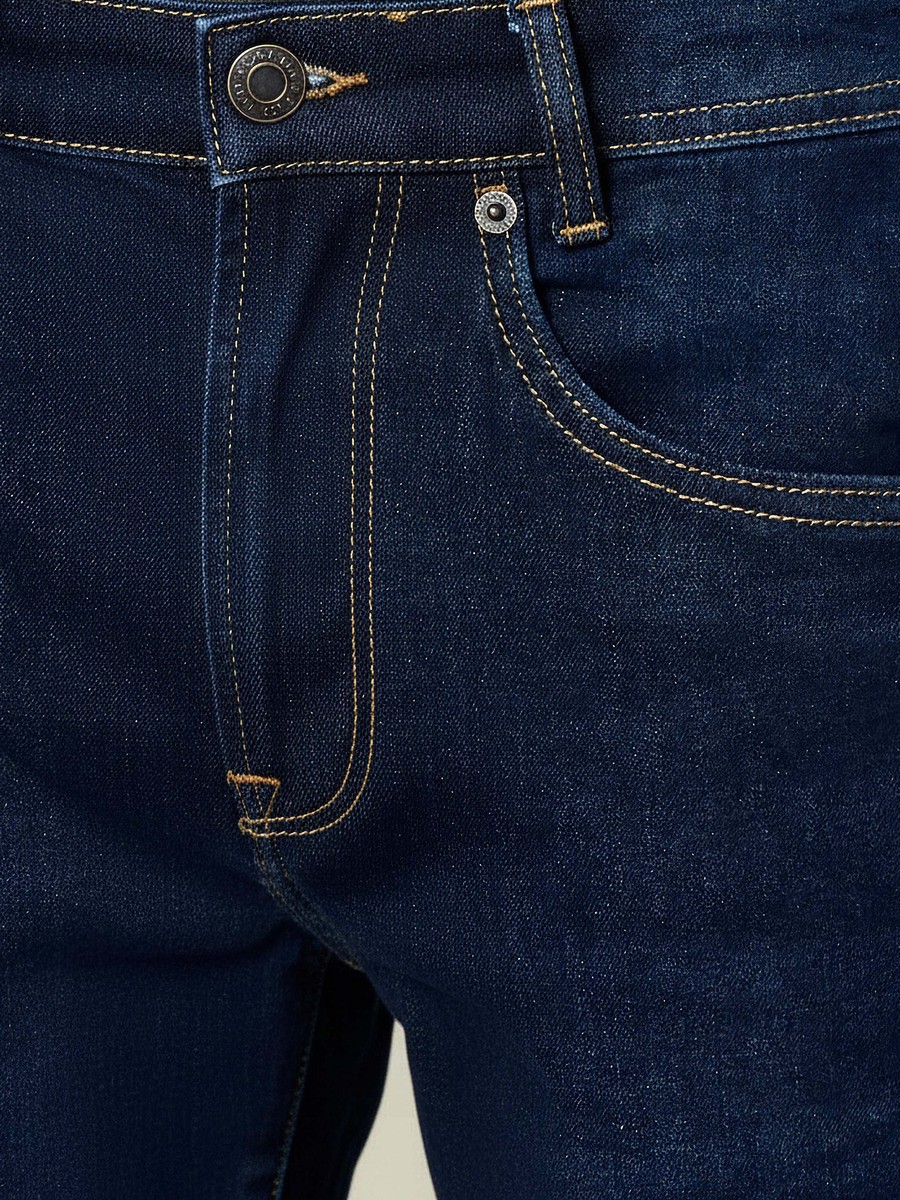 Men Straight Fit Mid-Rise Jeans