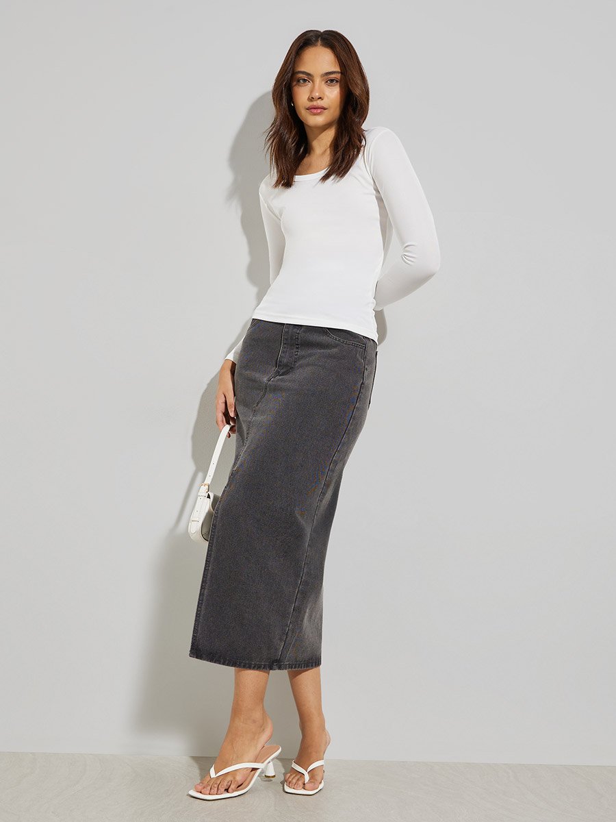 White Round Neck Ribbed Knit Top