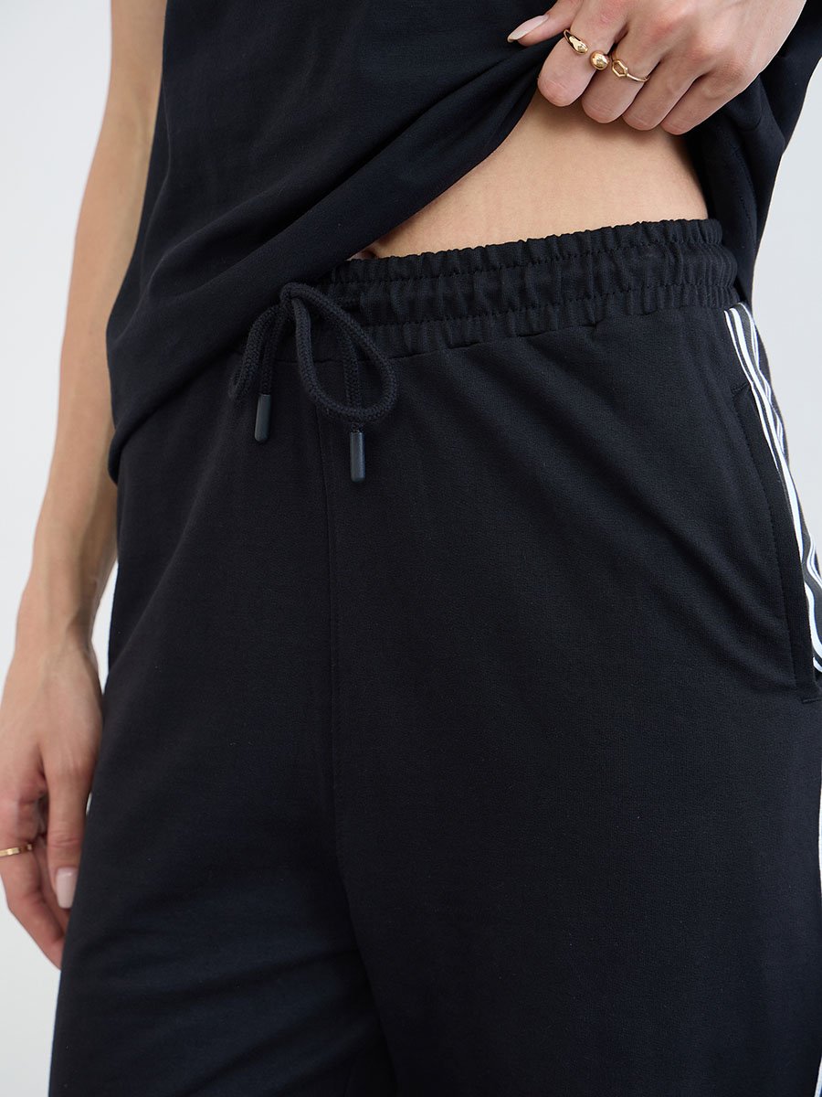 Black Side Taping Striped Printed T-Shirt and Joggers Set